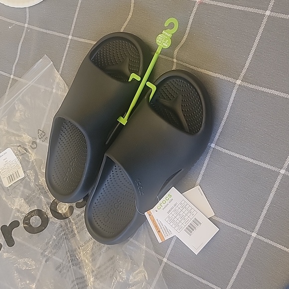 Crocs - Picture 2 of 5